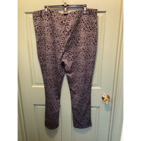 LOGO Lori Goldstein Women's Petite Plus Size 1XP Gray Velvet Leopard Print Pants - Picture 5 of 8